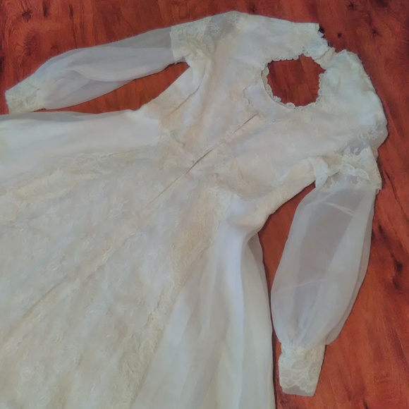 Vintage Off-White Wedding Dress - Picture 5 of 14